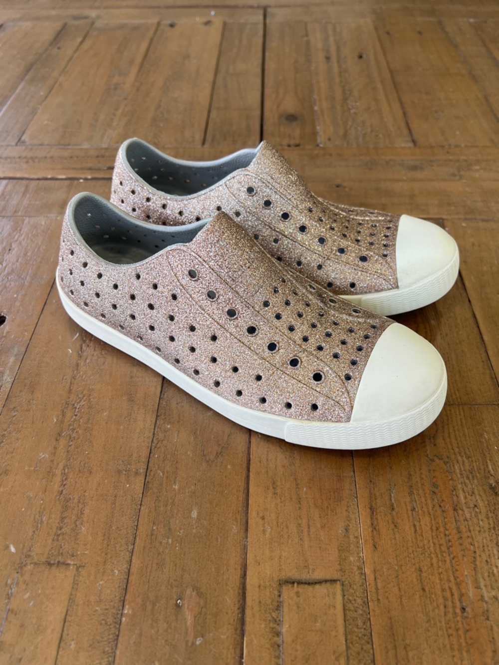 Native Jefferson bling rose gold glitter sneaker sandals waterproof big kid 3 - Picture 1 of 9